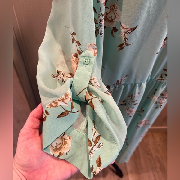 Torrid size 3 sheer high low style top with button 3/4 sleeve. - Picture 5 of 7